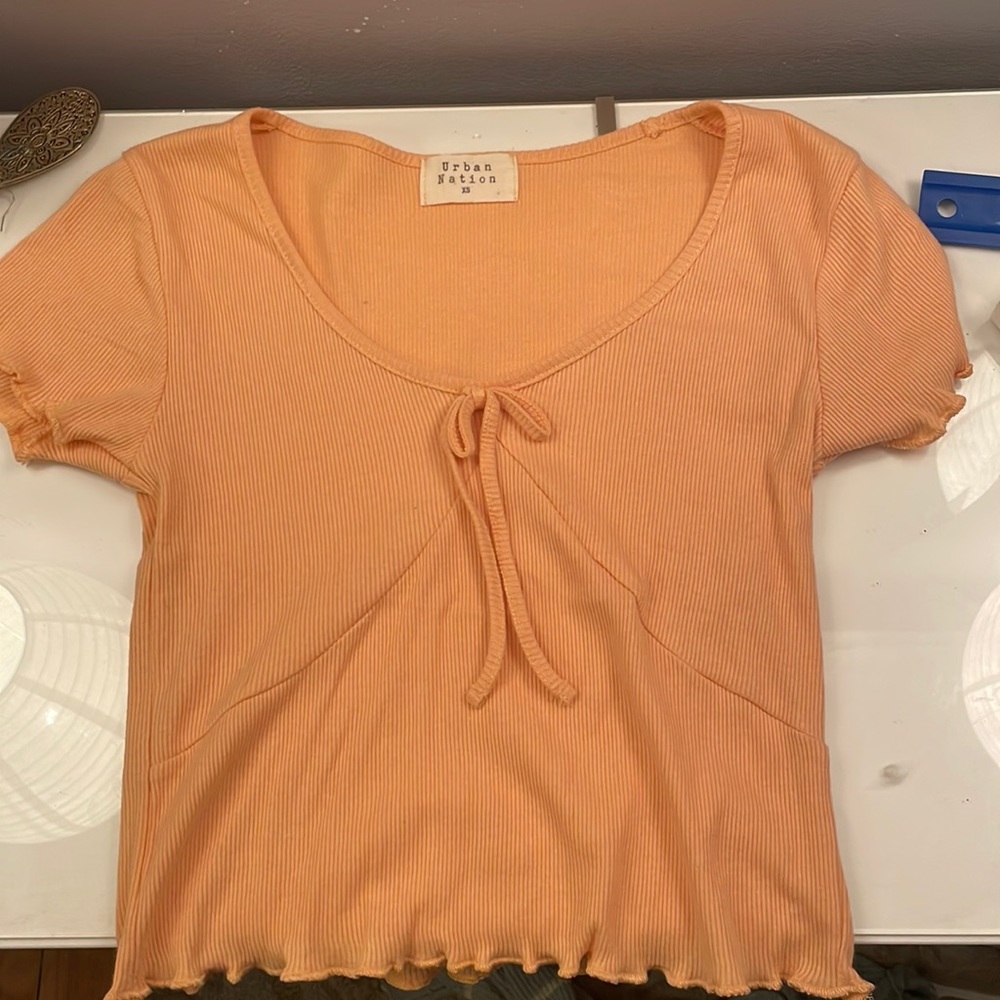 Orange front bow top